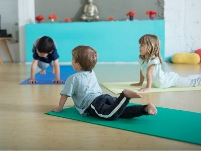 Los Beneficios del yoga para niños