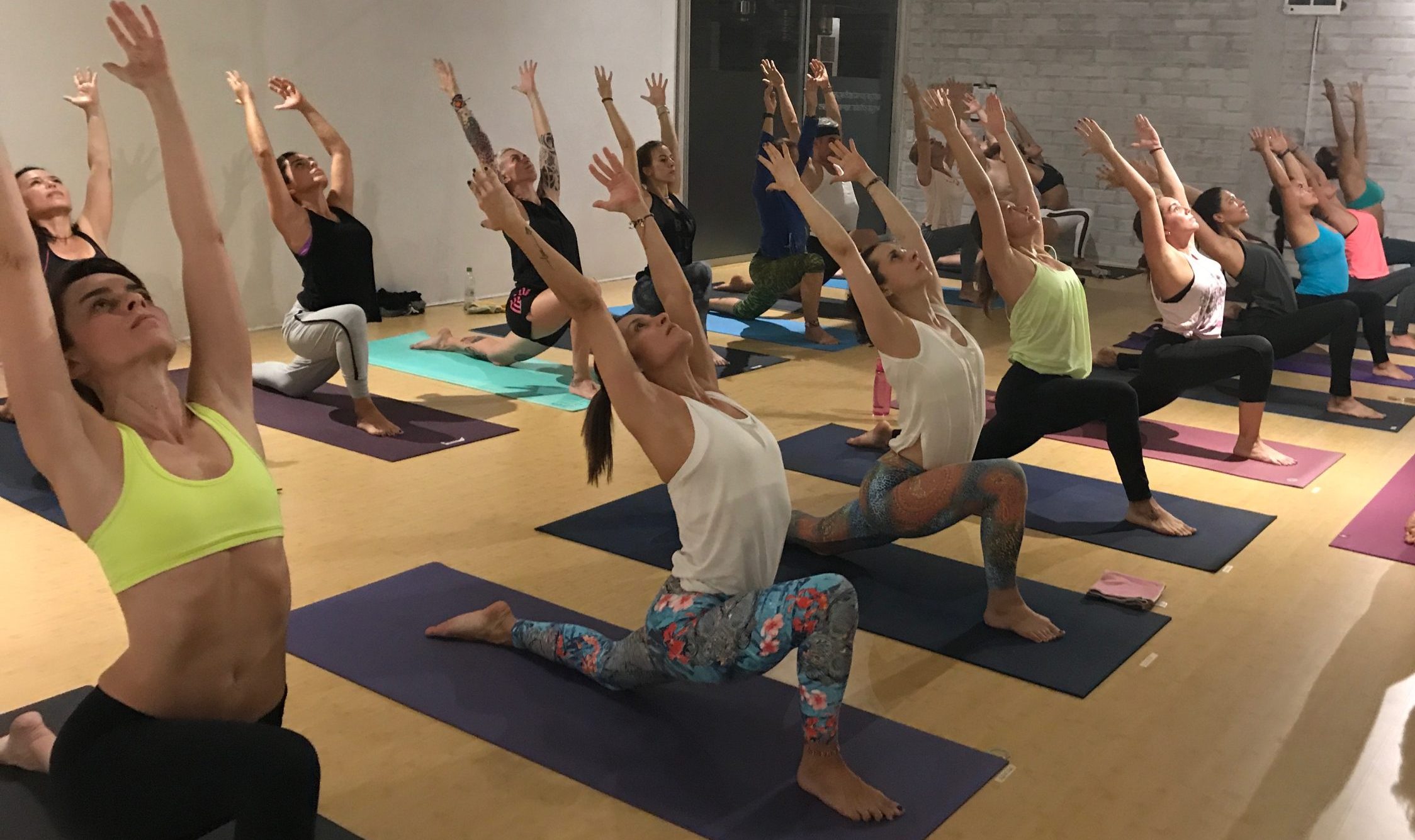 clases de yoga en el poblado